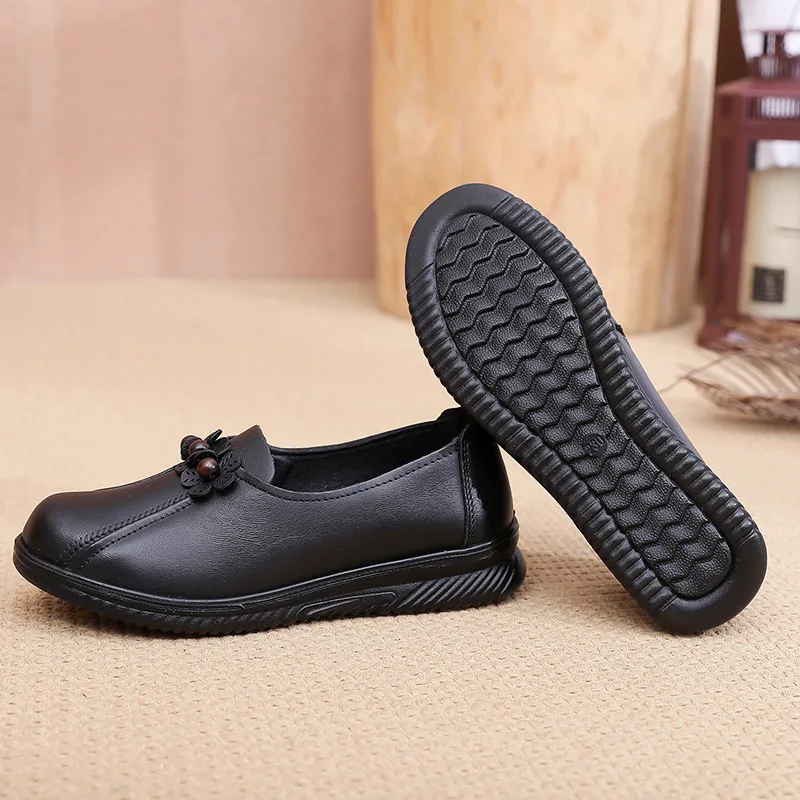 أحذية جلدية متعددة الاستخدامات ربيع الخريف موضة أحذية الحفلات غير الرسمية وصول المرأة الجديدة خمر