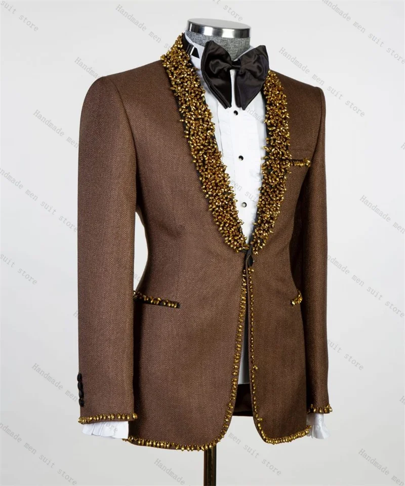 

Brown Men Suits 2 Piece Blazer+Black Pants Gold Crystals Stone Wedding Tuxedo Coat Customized Formal Office Jacket Trousers