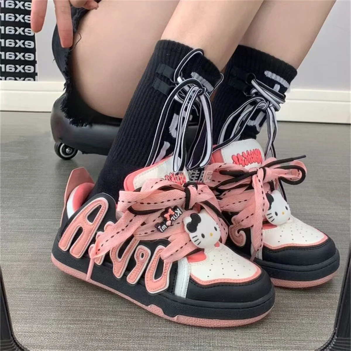 hello kitty KT cats 2025 new real pictures drop shipping Girls' Small Fashion Cartoon pink and black women's causel shoes