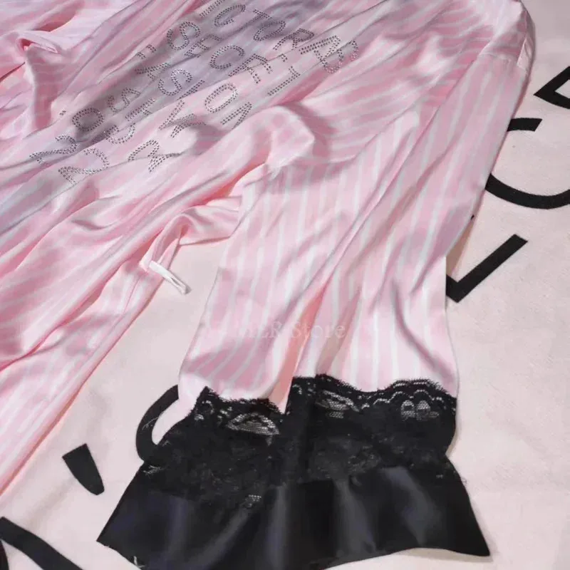 Setelan Piyama Garis Renda dengan Berlian Imitasi Wanita Satin Kimono Jubah Gaun Set Musim Panas V-Neck Bathrobe & Sling & Celana Pendek & Celana Lounge