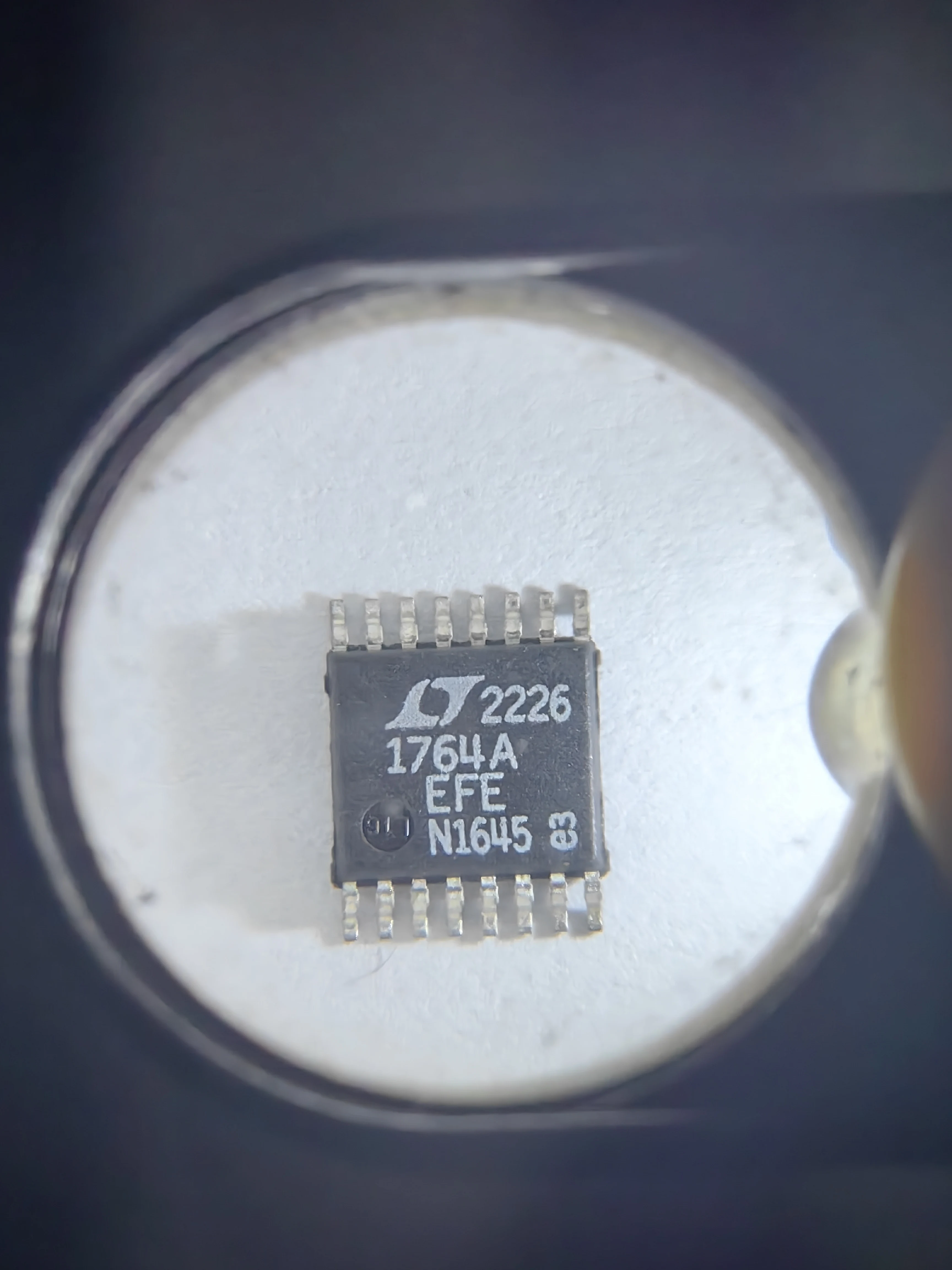 LT1764AEFE-1.5 LT1764AEFE LT1764AEFE-2.5 LT1764AEFE-3.3 LT1764AET LT1764 - 3A, การตอบสนองชั่วคราวที่รวดเร็ว, เสียงต่ํา, ตัวควบคุม LDO