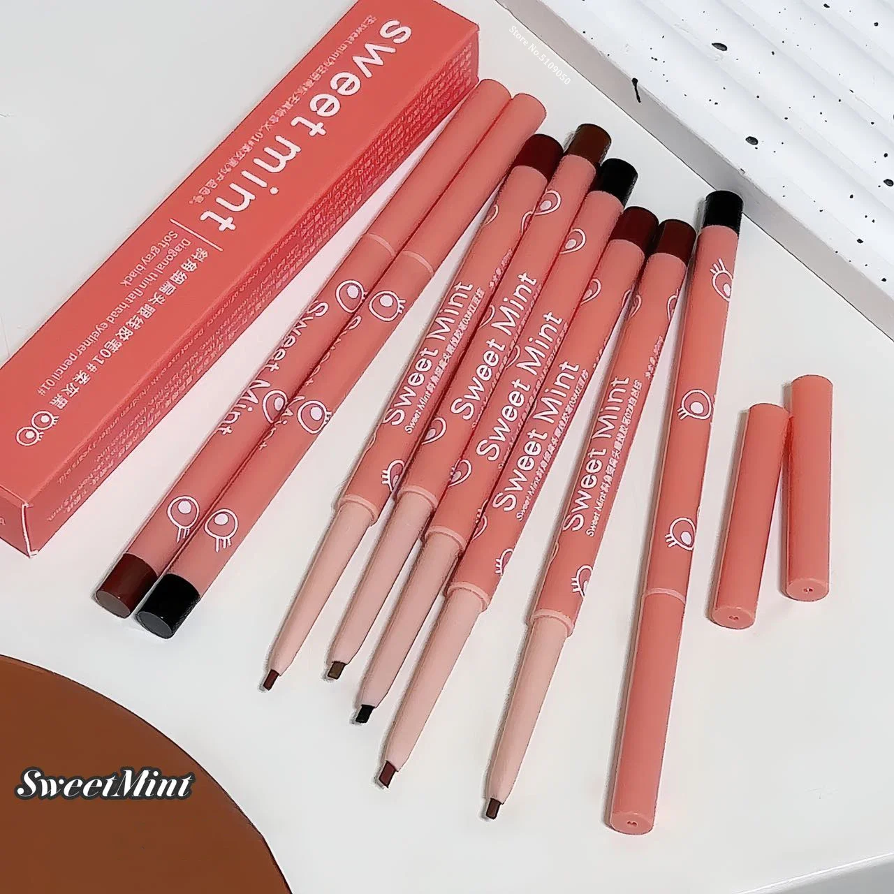 初心者向けアイメイク用の絹のような茶色のアイライナー,斜めの薄いフラットヘッド,ナチュラルマット,輪郭のある絹のようなライナージェル