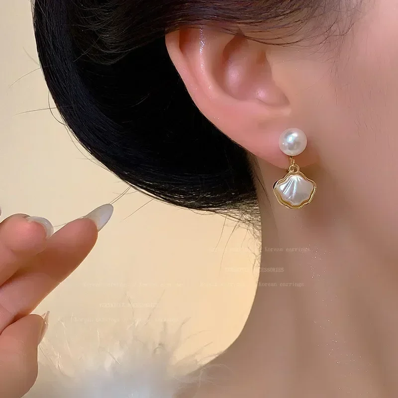 تصميم صغير مزاجه إكسسوارات الأذن الفرنسية شل اللؤلؤ قرط كبس المرأة الخفيفة الفاخرة الراقية أقراط لا ثقوب الأذن قرط كبس