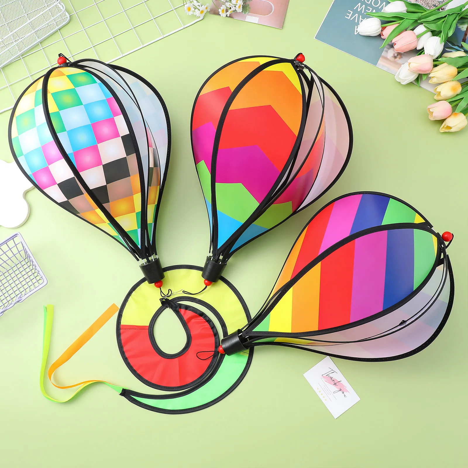 

Набор из 3 радужных декоративных ветряных спиннеров в виде воздушных шаров: плавное вращение на ветру, праздничный декор для сада и мероприятий на открытом воздухе