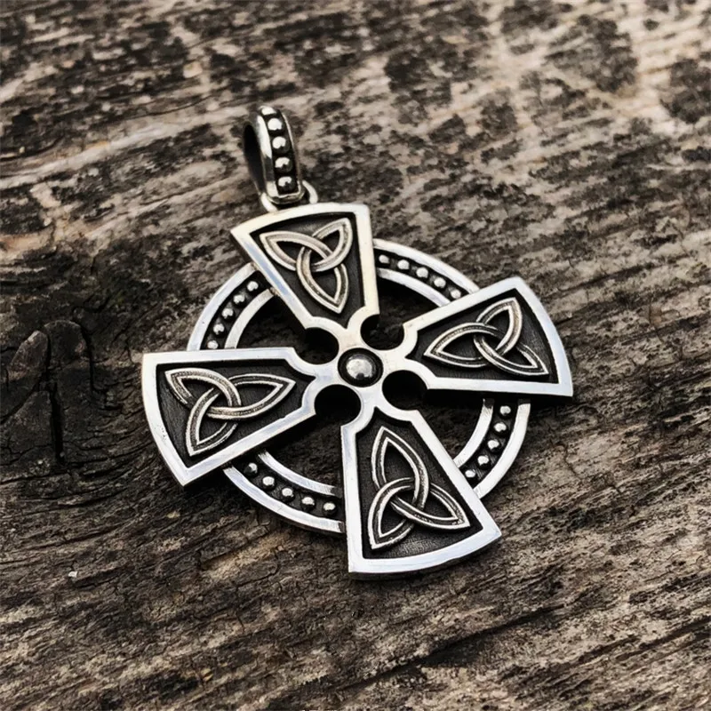 Creative Design Cross Shelf Celtic Knot Disc Pendant Trend Personality Men\'s Women\'s Pendant Necklace Anniversary Jewelry Gift