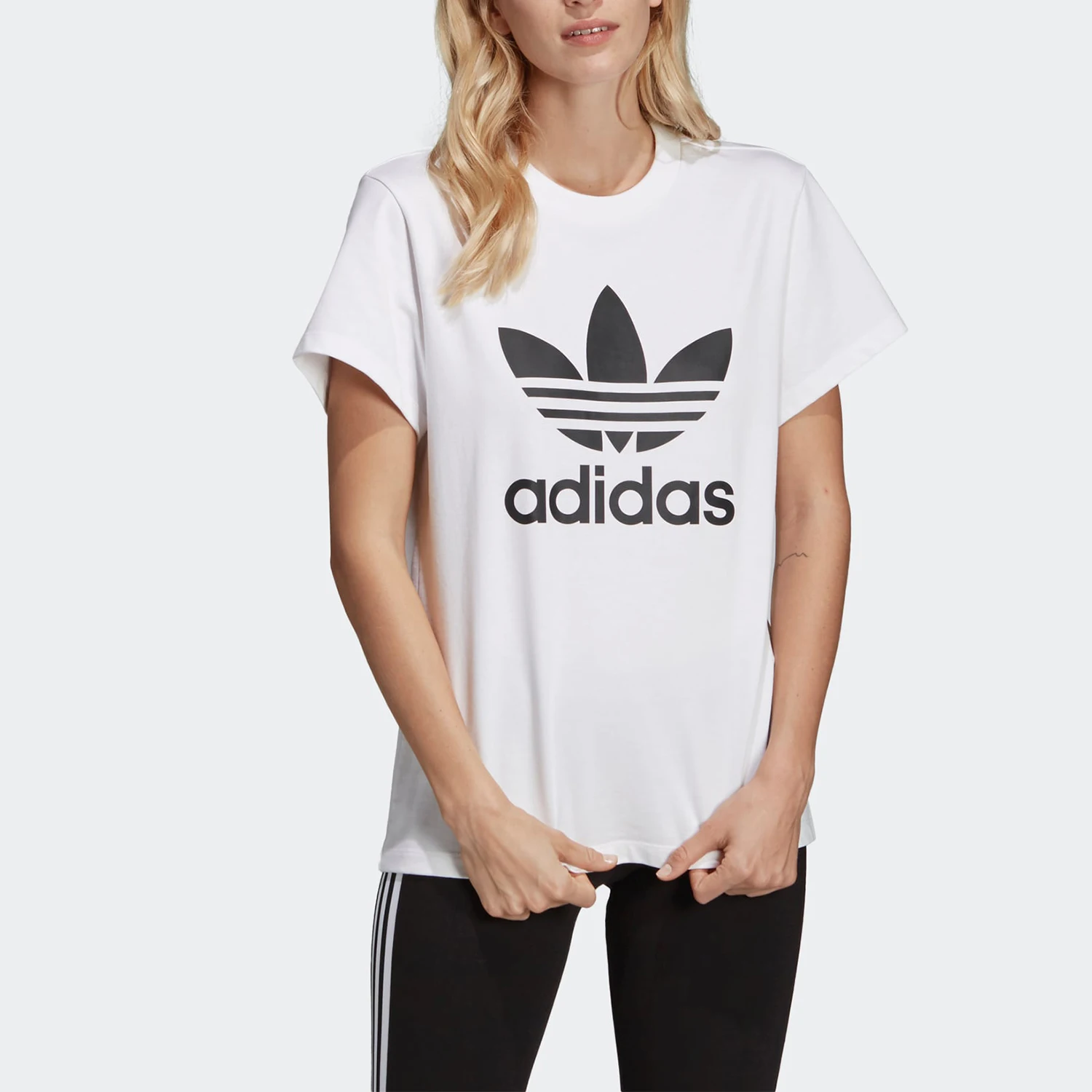 

Женский топ с короткими рукавами Adidas Authentic Originals BOYFRIEND TEE DX2322