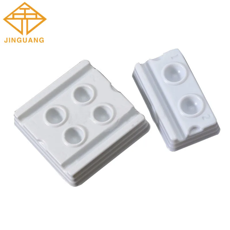 200pcs 2/4 Holes Dental Lab Mixing Watering Moisturizing Plate Dentist Bonding Composite Adhesive Mixing Wells Trays