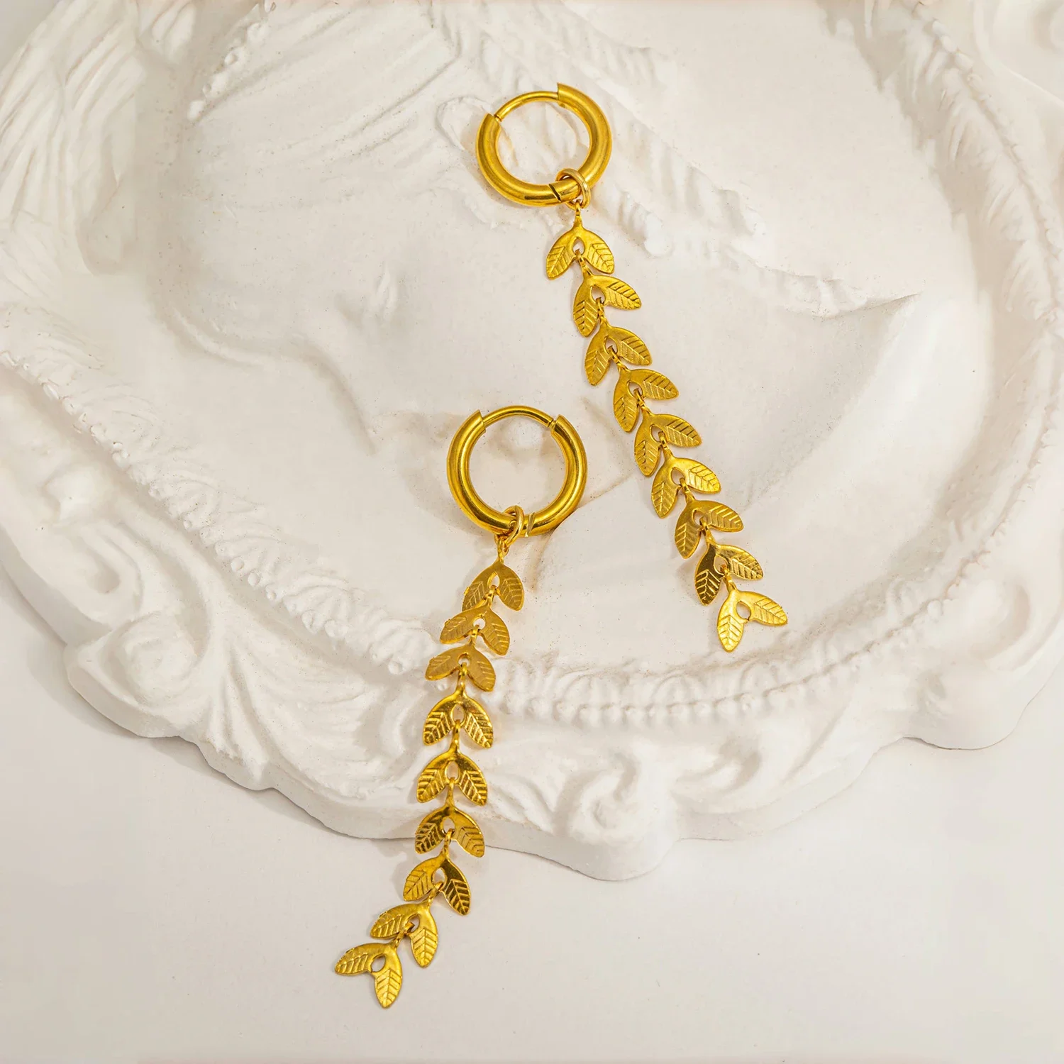 여성을 위한 패션 심플 피쉬테일 모양 롱 귀걸이, 스테인리스 스틸 18k 금 도금 저자극성 주얼리 선물