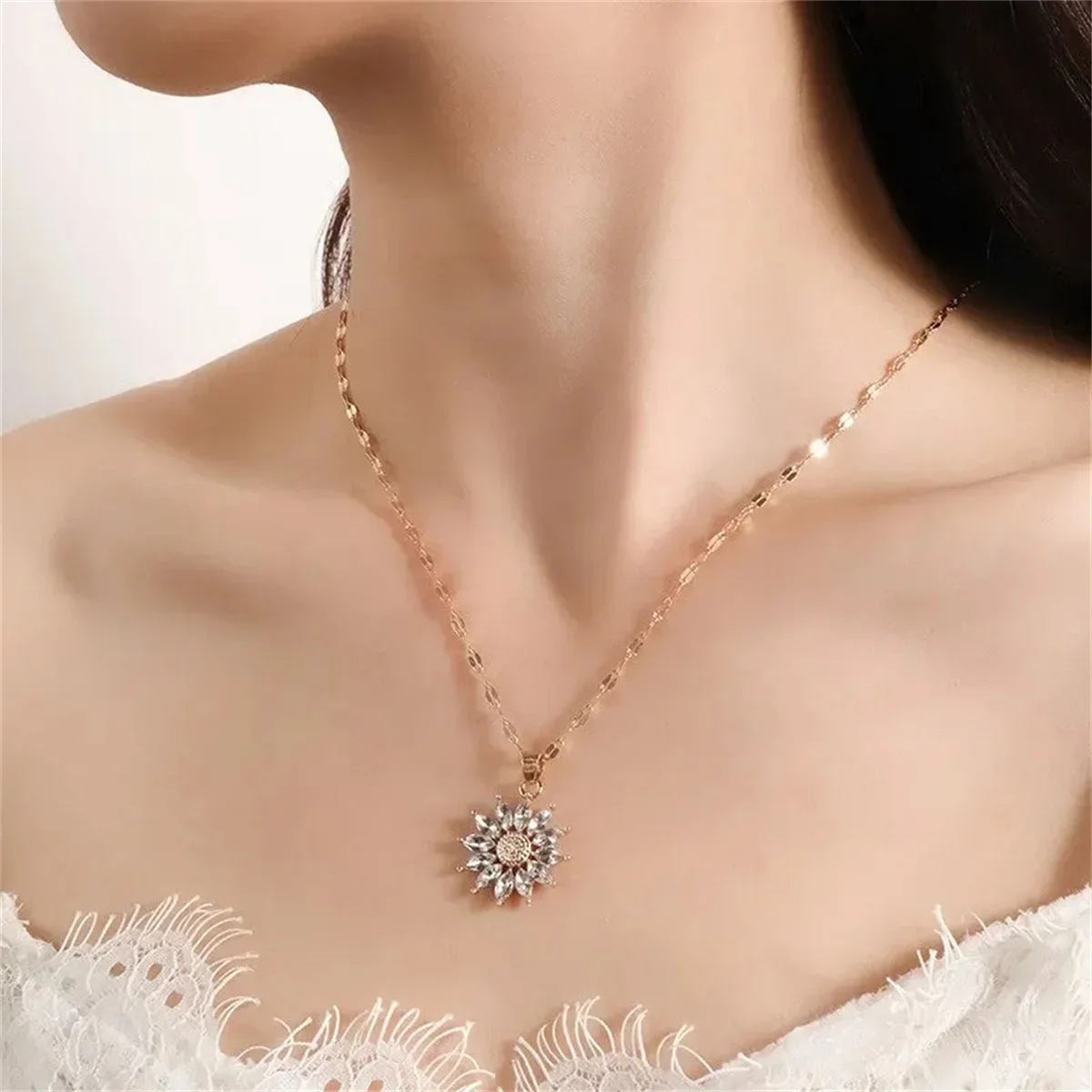 New Fashionable Sweet and Cute Micro Inlaid Zircon Women's Necklace Fashion Women's Necklace Jewelry Gift