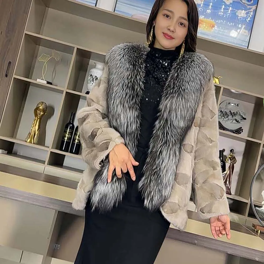 

2025 High Quality Luxury New Autumn Winter Women Real Mink Fur Outerwear Big Fox Fur Collar Coat Thick Warm Jacket