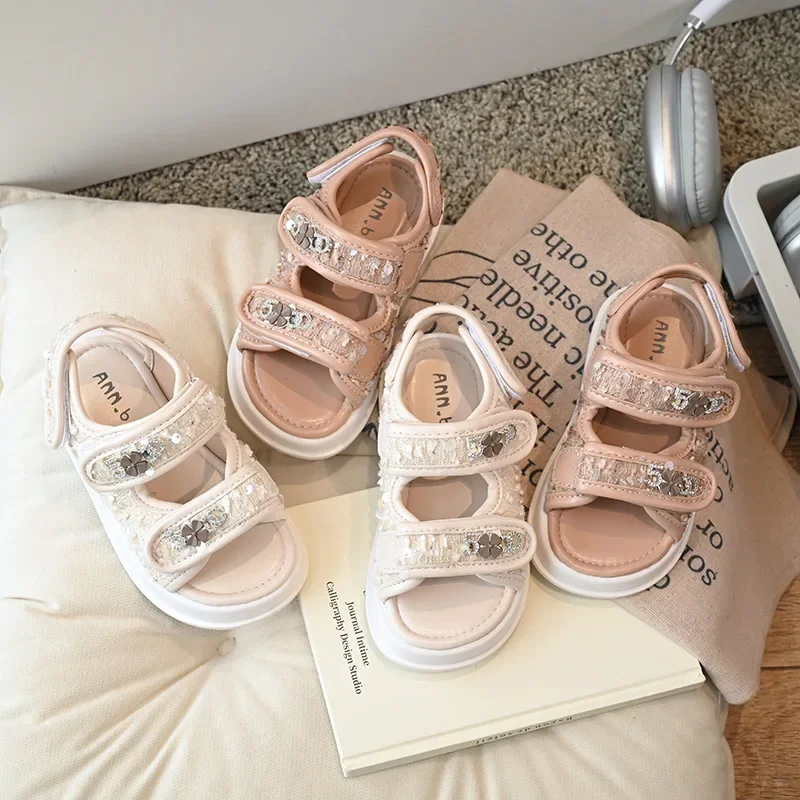 

Детские сандалии для девочек, Новинка лета 2024, Модная Удобная нескользящая Мягкая подошва, универсальная пляжная обувь принцессы в Корейском стиле