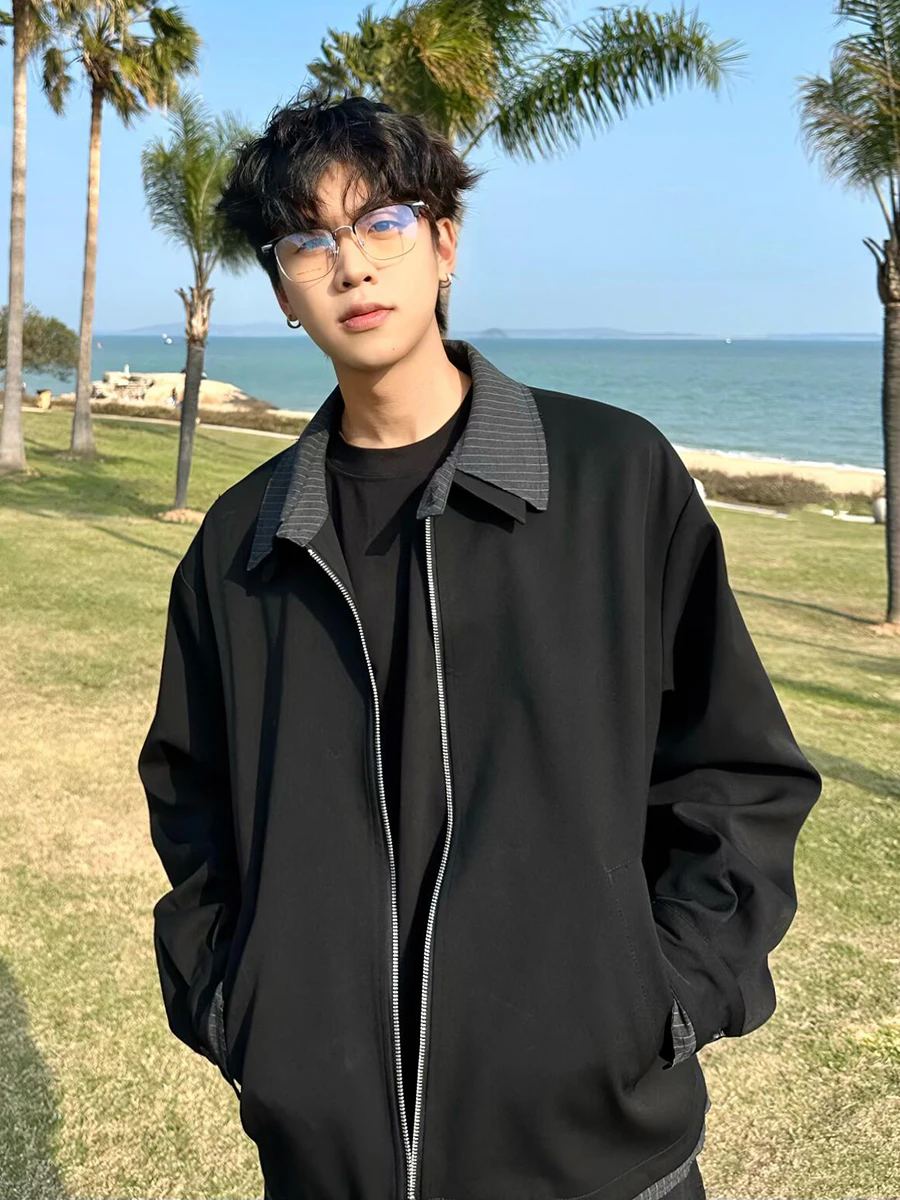 

Мужская весенняя куртка из смесовой ткани с контрастными вставками, приталенного кроя, из полиэстера, с длинными рукавами, на молнии