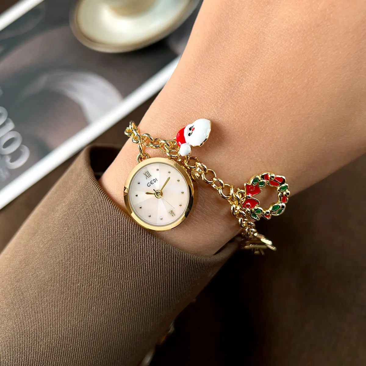 Ladies Watch Christmas Multi-element Pendant Design Quartz Watch Exquisite Niche Bracelet Ladies Holiday Gift - view 2