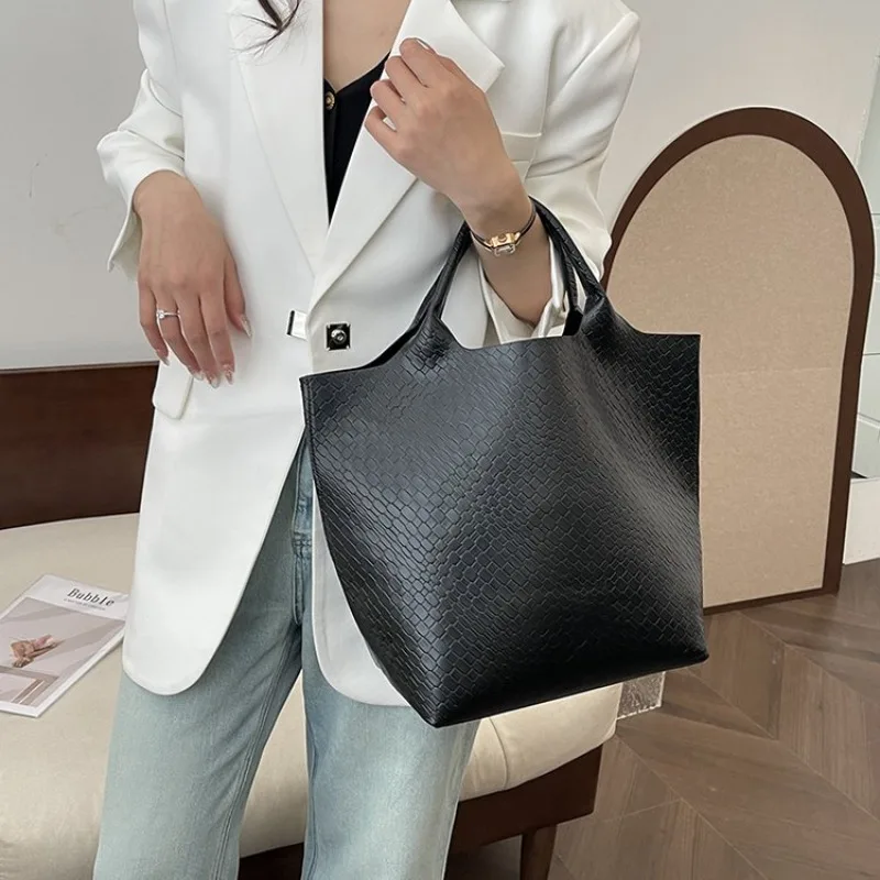 commuter-mom's-bag-high-end-leather-handbag-for-busy-women-large-capacity-best-quality