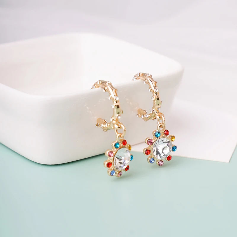 

Korea Style Hoop Earrings for Women Trending Huggie Shiny Girls Rhinestone Sunflower Pendant Statement