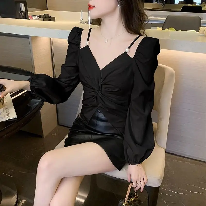 French High-end Long Sleeved Camisole Shirt for Autumn Women's New Style Pure Desire Style Short Style Off Shoulder Design Small