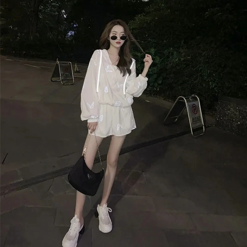 White Suit Women's Summer Sunscreen Suit Women's 2022 Reflective Butterfly Hooded Top With Wide-Leg Shorts Women's Two-Piece Set