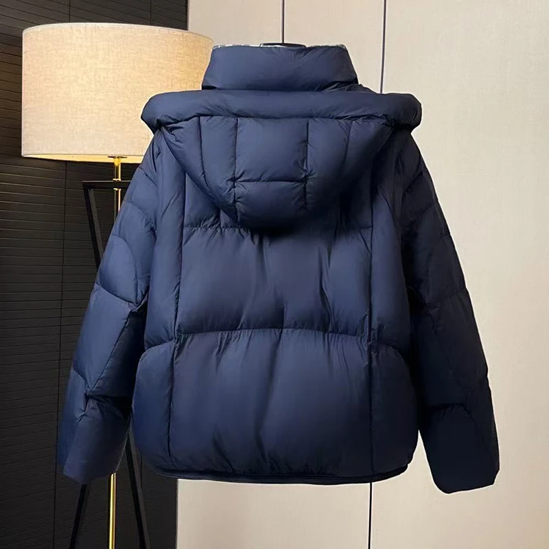 2025, modische kurze Daunenjacke mit Kapuze, dicker Kurzmantel für Damen, Kontrastfarbe, neue koreanische Version, weißer Entendaunen-Wintermantel