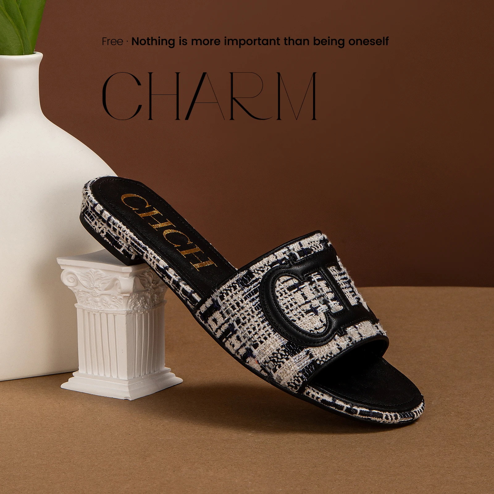 Fashionable Classic Retro Women's New Slippers Outdoor Solid Color Simple Low Heel Women's 2024 Slippers