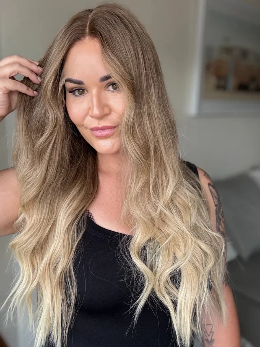 Blonde Highlight Lace Front Wig Long Wavy Ombre Balayage Blonde 13x4 Synthetic Lace Front Wigs for Women 24 Inches Cosplay Party
