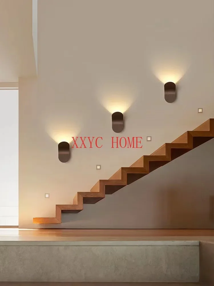 

Настенная лампа в скандинавском стиле для спальни