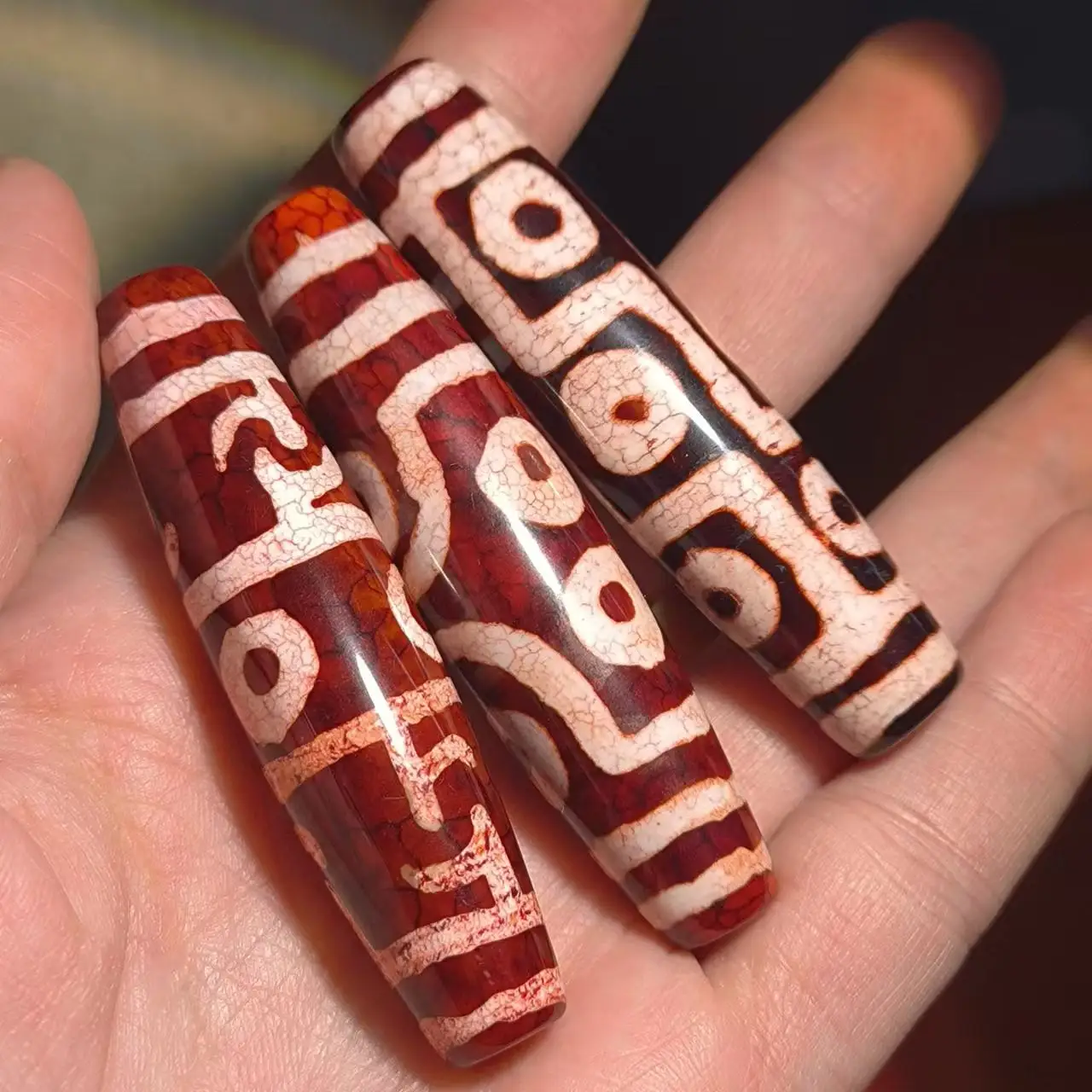 1pcs/lot natural nine-eye pattern old agate dzi red Fire offering dragon pattern Rare breeds jewelry Accessories Ornaments