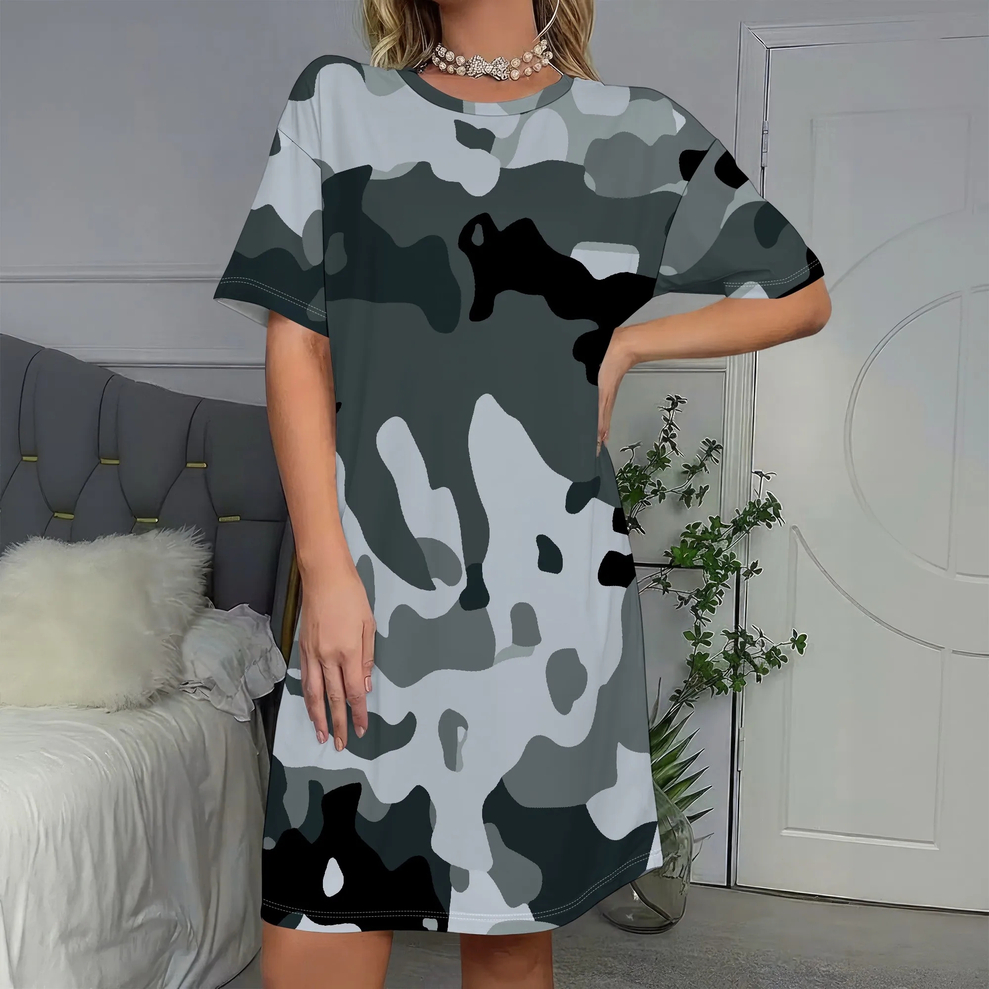 

Urban Camo Print T-Shirt Dress, Grey Black Camouflage Pattern, Short Sleeve Casual Wear, Relaxed Fit for Women, S-2XL
