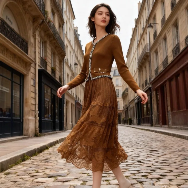 مياكي فستان مطوي خريف جديد الفرنسية الضغط التجاعيد حجم كبير فستان 2025 أزياء من الدانتل مزاجه الخامس الرقبة فساتين طويلة أنيقة