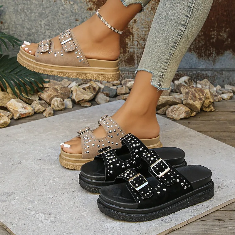 

2025 Hot Seller Summer Fashion New Rivet Double Row Buckle External Thick Bottom Slippers Large One Word Dragging Cool Slippers