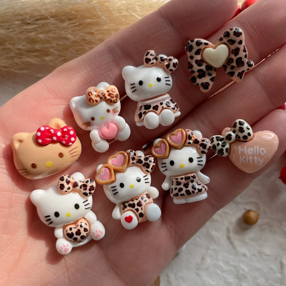 Chaussures à breloques Hello Kitty sur le thème féminin, accessoires pour chaussures, chaussures de jardin en forme de cœur, sabots, sandales, décoration DIY, cadeaux pour fête d'anniversaire