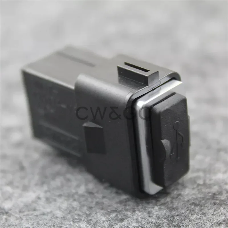 30775252 Car USB interface Socket For Volvo S80 S60 XC60 S40 C30 V60 C70 S40 V50 2007 2008 2009 2010 2011 2012 Car accessories