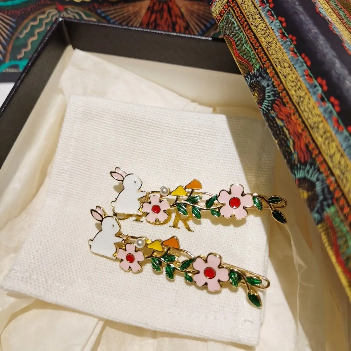 

Sweet and beautiful colorful flower hair clip cute little bunny girl, four seasons edge clip, bangs clip