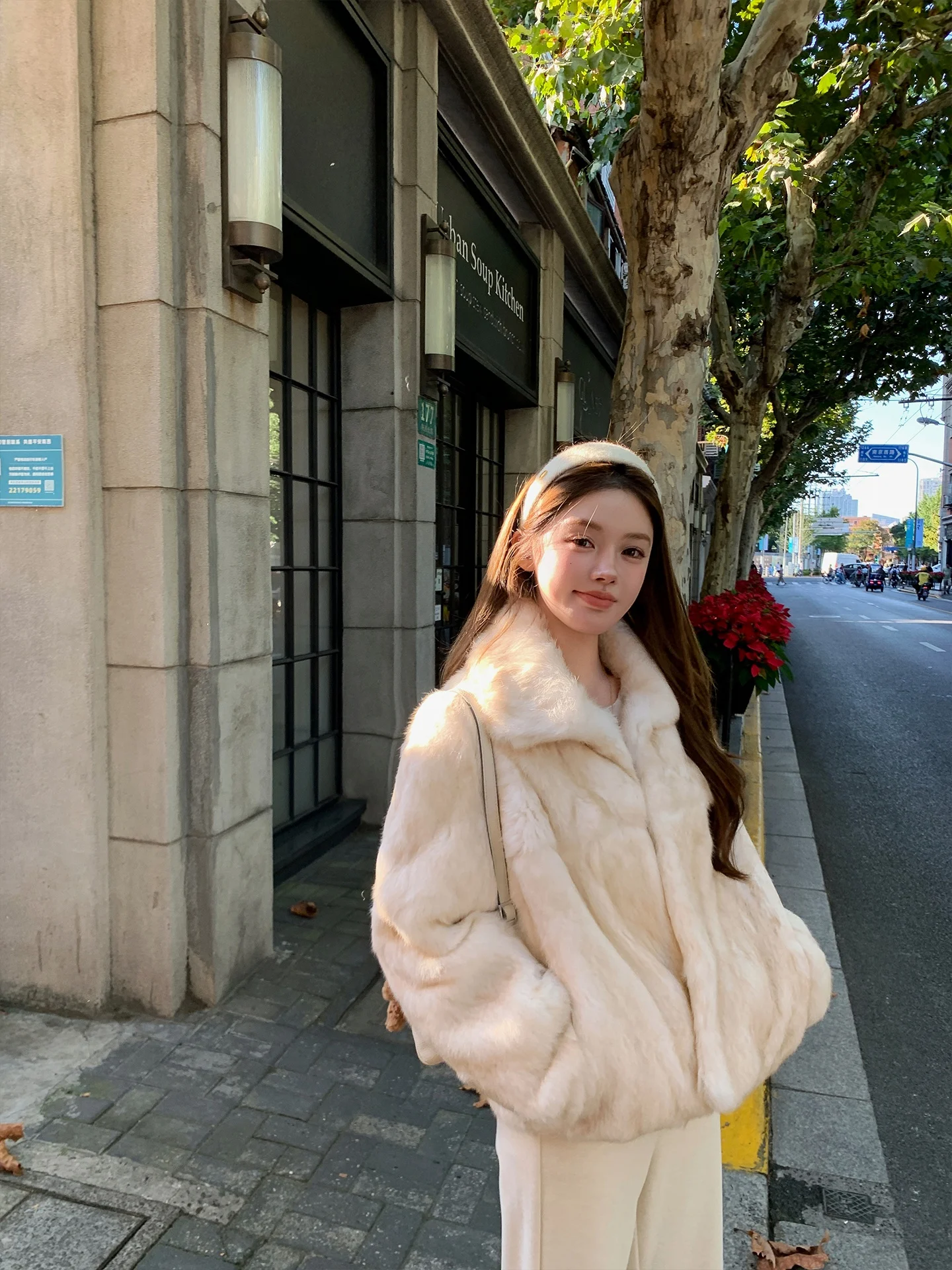 

Женское пальто Daisy из кроличьего меха в стиле середины века, с воротником, модное, осень-зима 2025, теплое, свободного кроя, в китайском стиле, с индивидуальной окраской