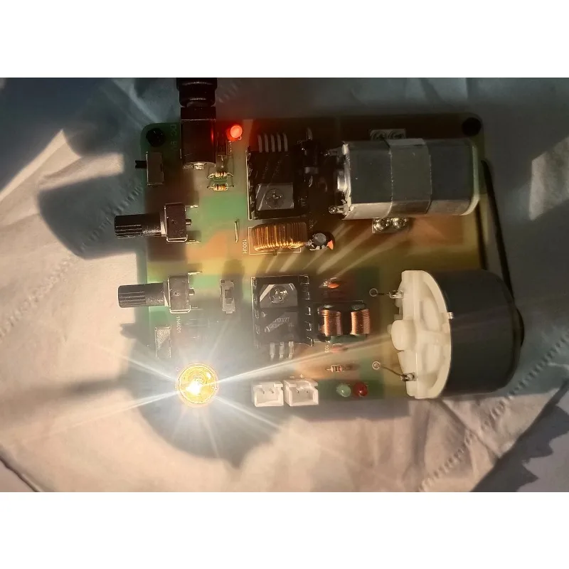 Energy conservation of AC generator small production technological invention student hand cranked power generation model