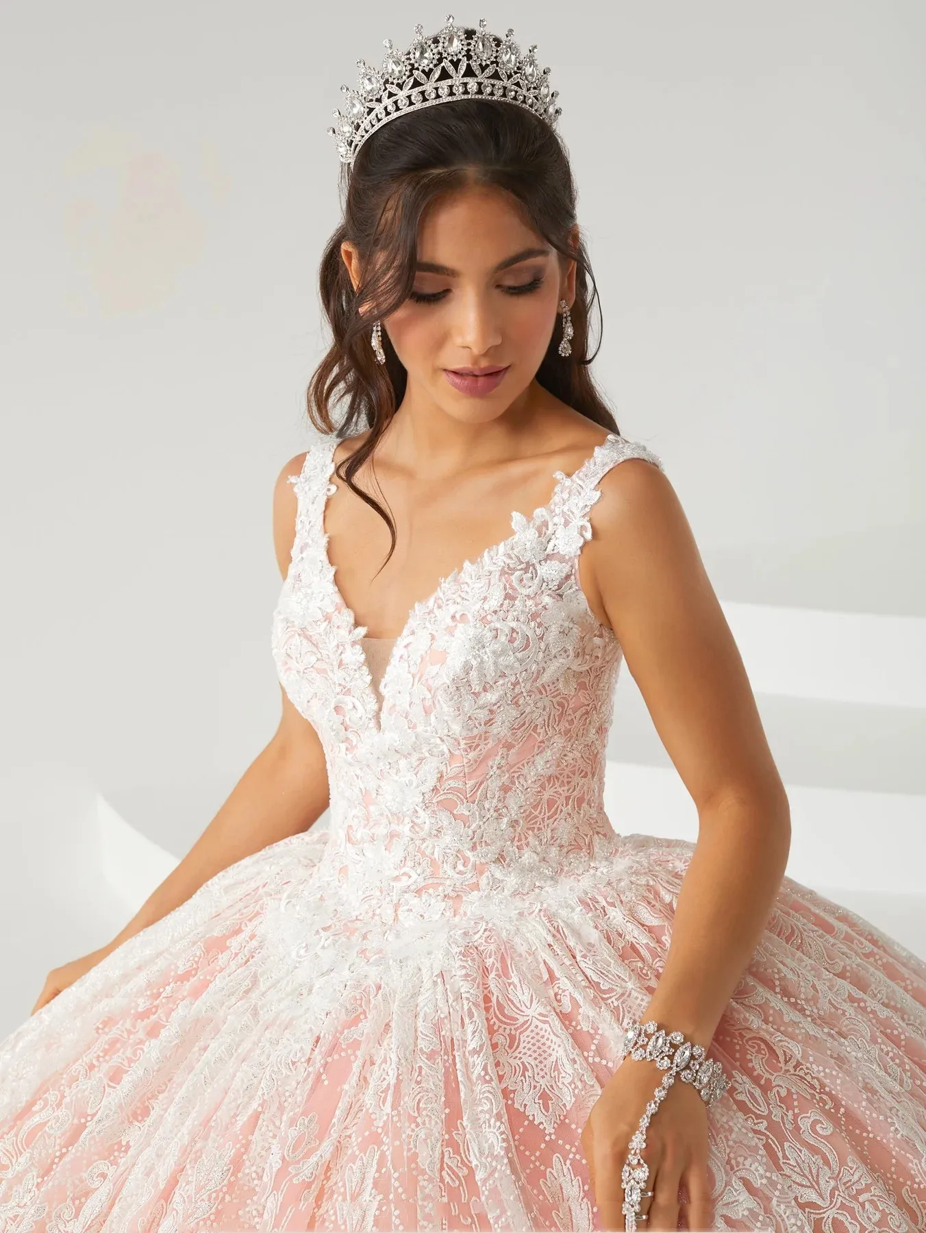 Roze Quinceanera Jurken Baljurk V-hals Lange Mouwen Tulle Applicaties Lace Mexicaanse Zoete 16 Jurken 15 Anos