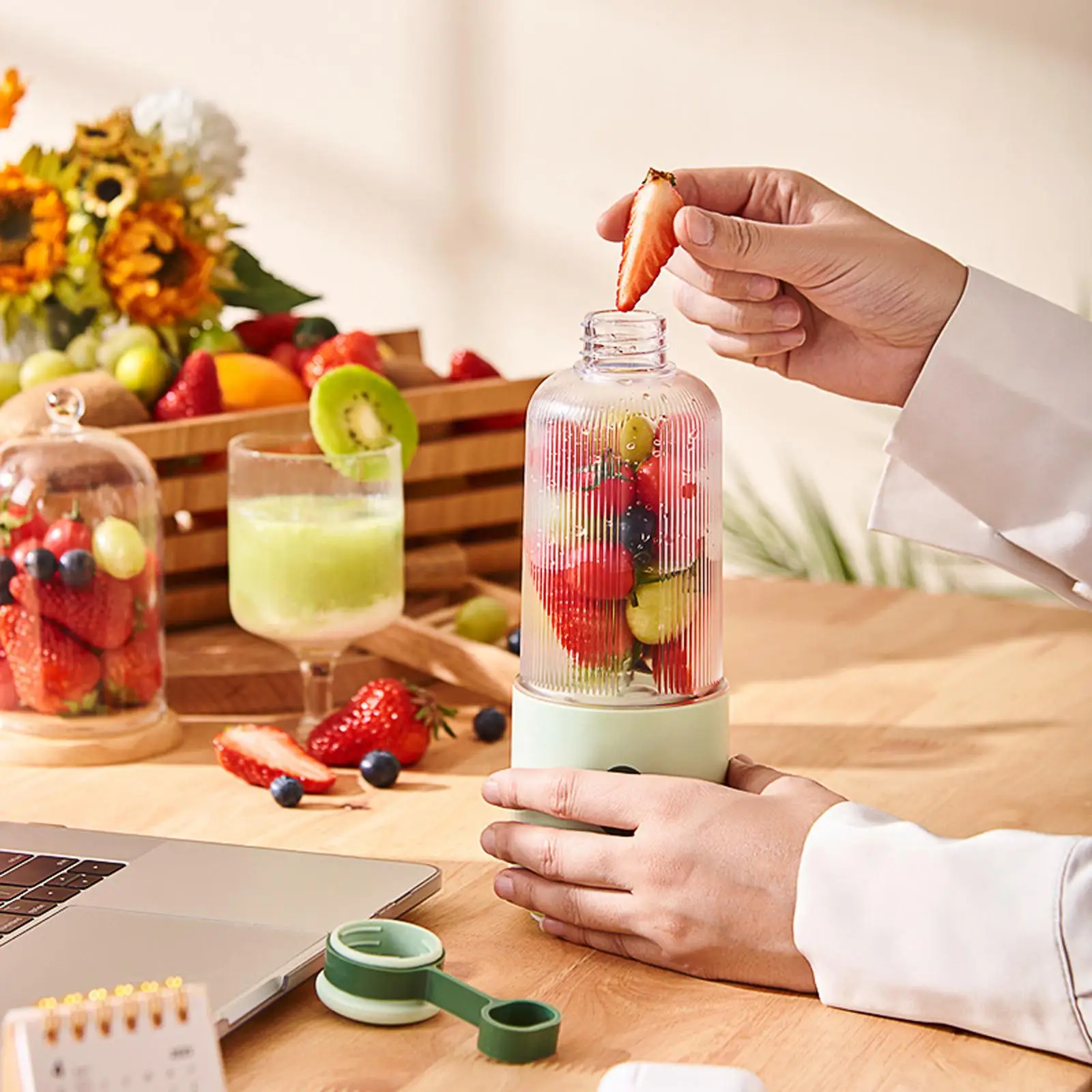 ماكينة عصارة فواكه كهربائية محمولة لصنع مخفوق العصير