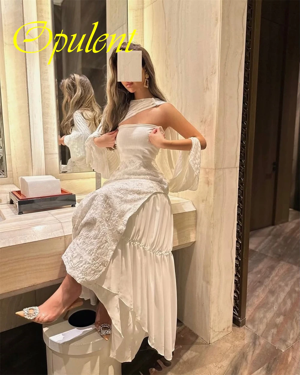 Maßgeschneidertes, zartes, trägerloses Jersey-Abendkleid, elegantes, ärmelloses Ballkleid, modernes Heimkehrkleid mit Schleppe