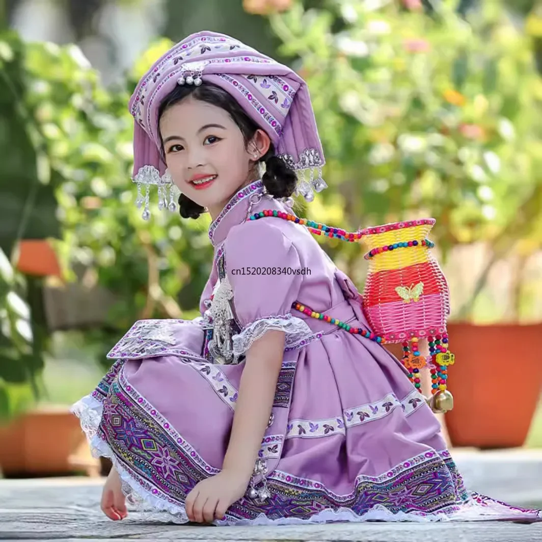 2024년 신입생 한족, 미아오족, 이족 소녀들을 위한 민족 의상 공연복