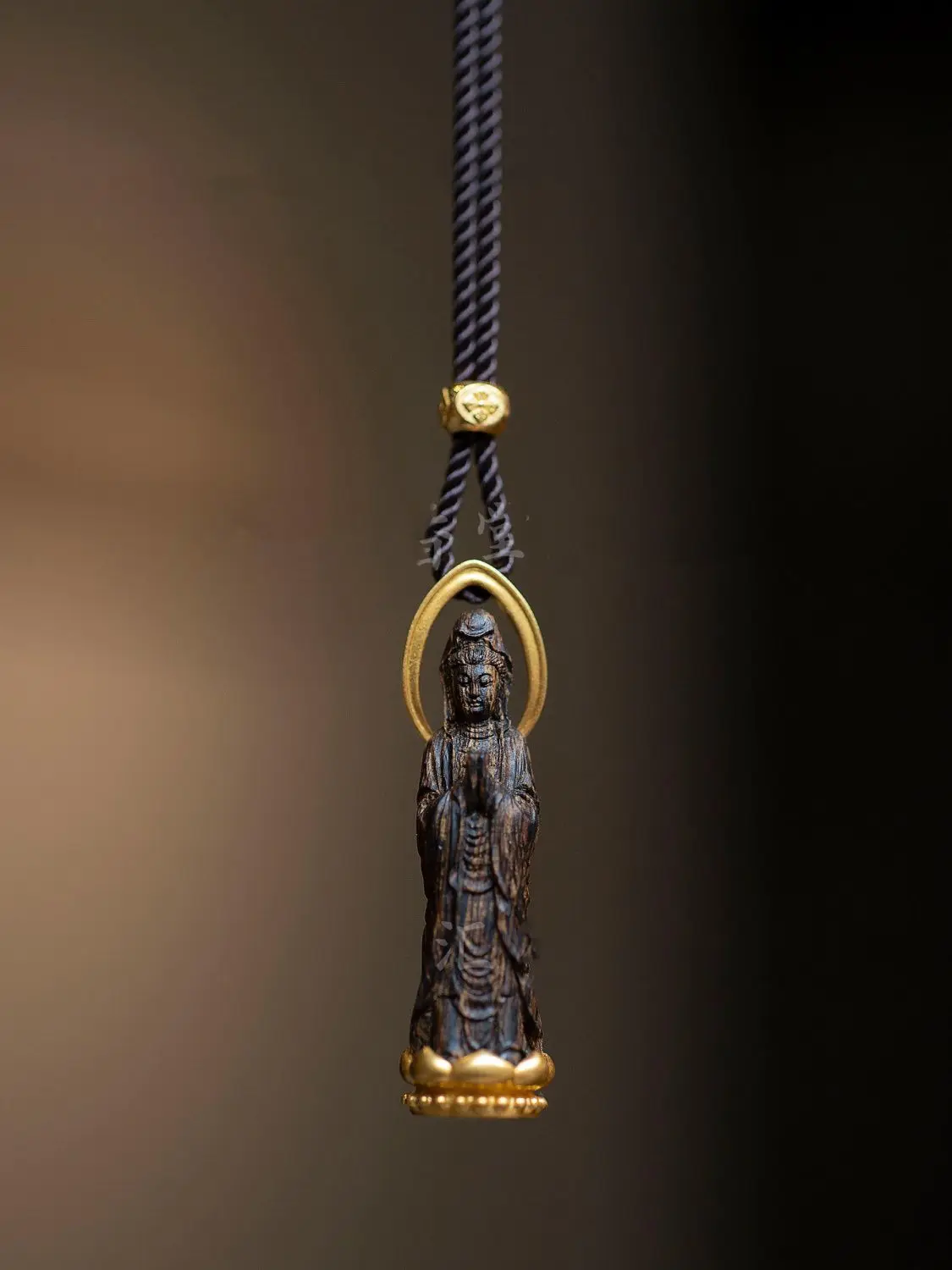 Chinese Antique Necklace Vintage Wood Carving Guanyin Portable Buddha Prayer Luck Ethnic Simple All-match Pendant Wooden Jewelry