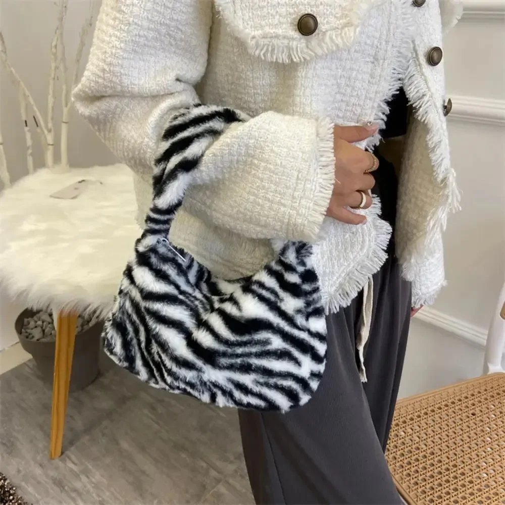 Fashion Women Cow Print Mini Shoulder Bags Female Winter Plush Underarm Bags Leopard Zebra Pattern Fluffy Tote Bags Small Purses