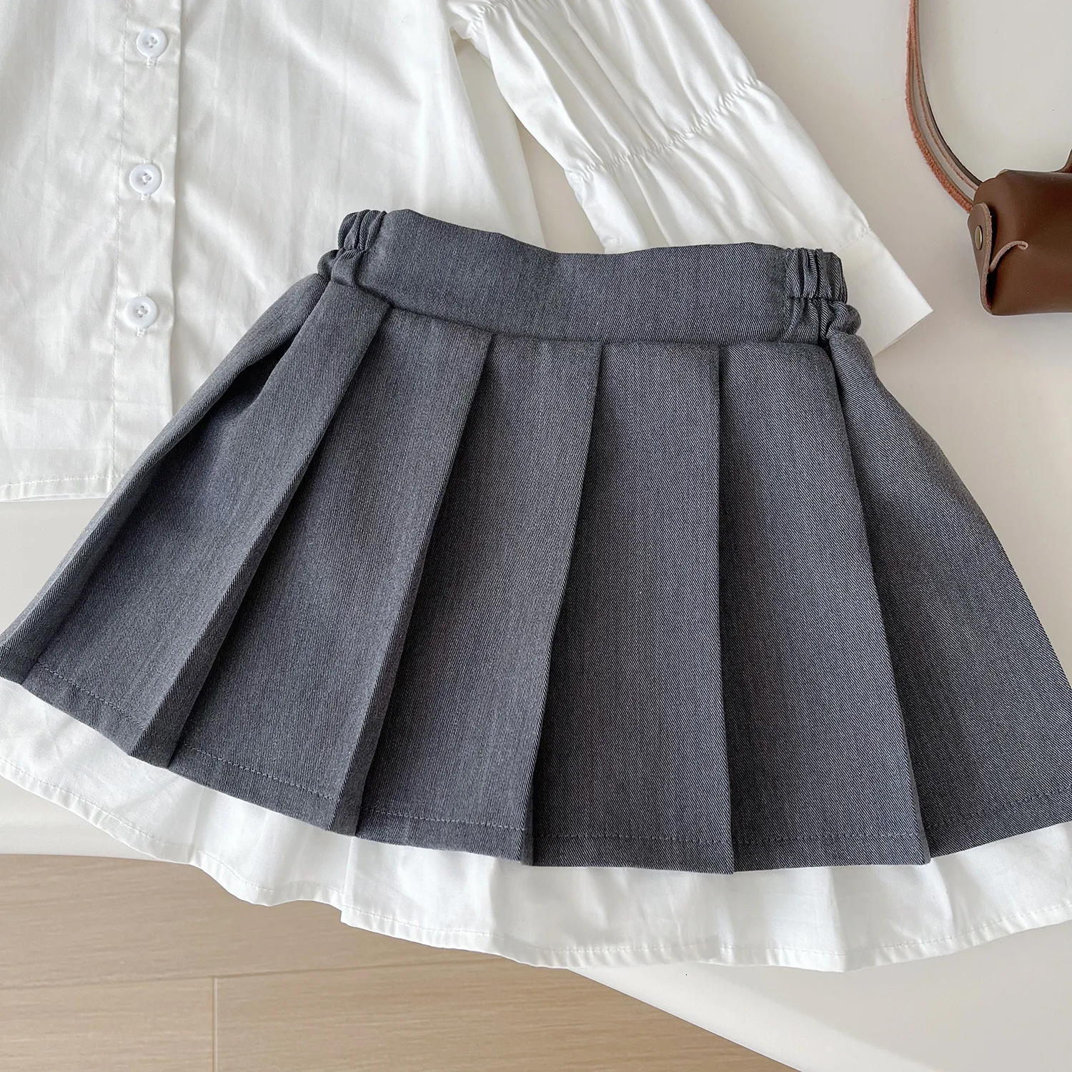 Autumn 2026 new baby girl foreign style shirt knitted vest pleated skirt three-piece set Girls college style suit