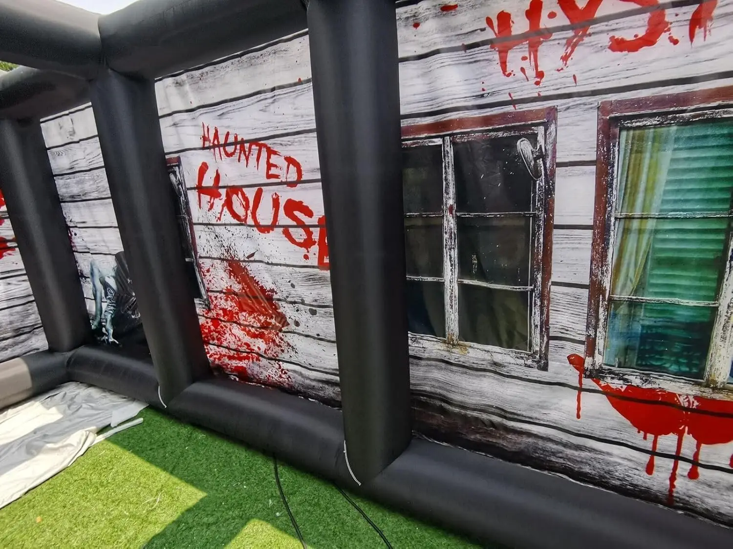 Gigantisch opblaasbaar spookhuis doolhofspel 10x5x3,5m formaat, perfect voor Halloween-labyrintfeesten en leuke evenementen