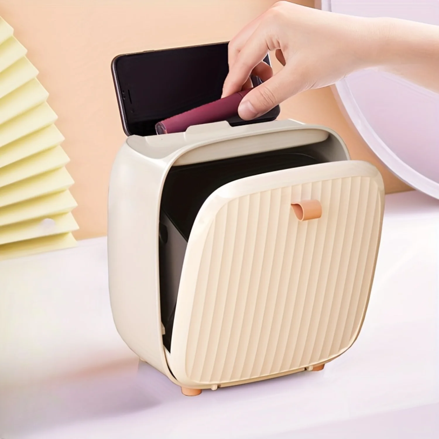 Compact Desktop Trash Can with Lid - Odor-Sealing Waste Basket for Bathroom, Office - Durable Plastic, Rectangular Shape. Ideal