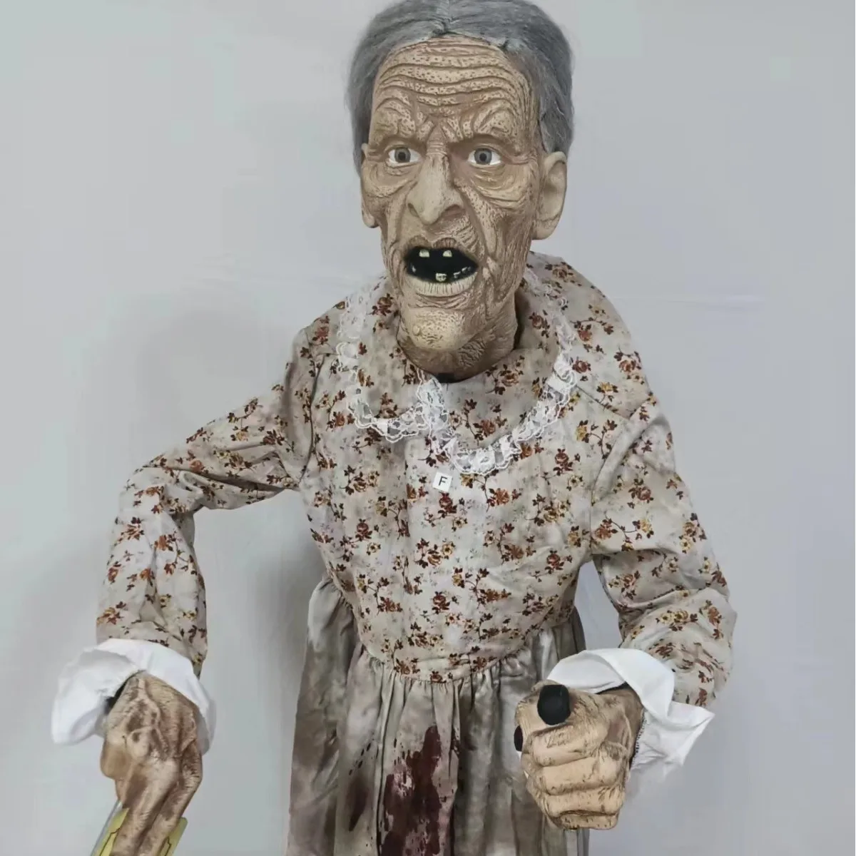 

Haunted house party decoration 2024 new floral dress scary grandma halloween decoration ornament bar ghost props