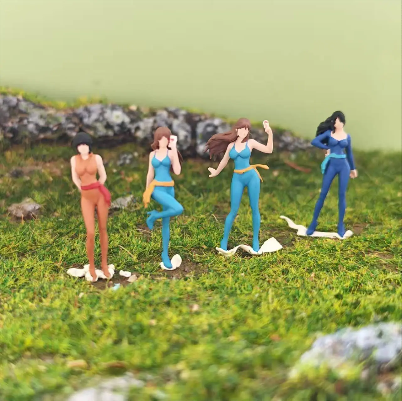 

Diorama 1/64 Miniature Figure Anime Goddess Model Resin Minifigure Garage Scene Collection Hobby Decoration Display