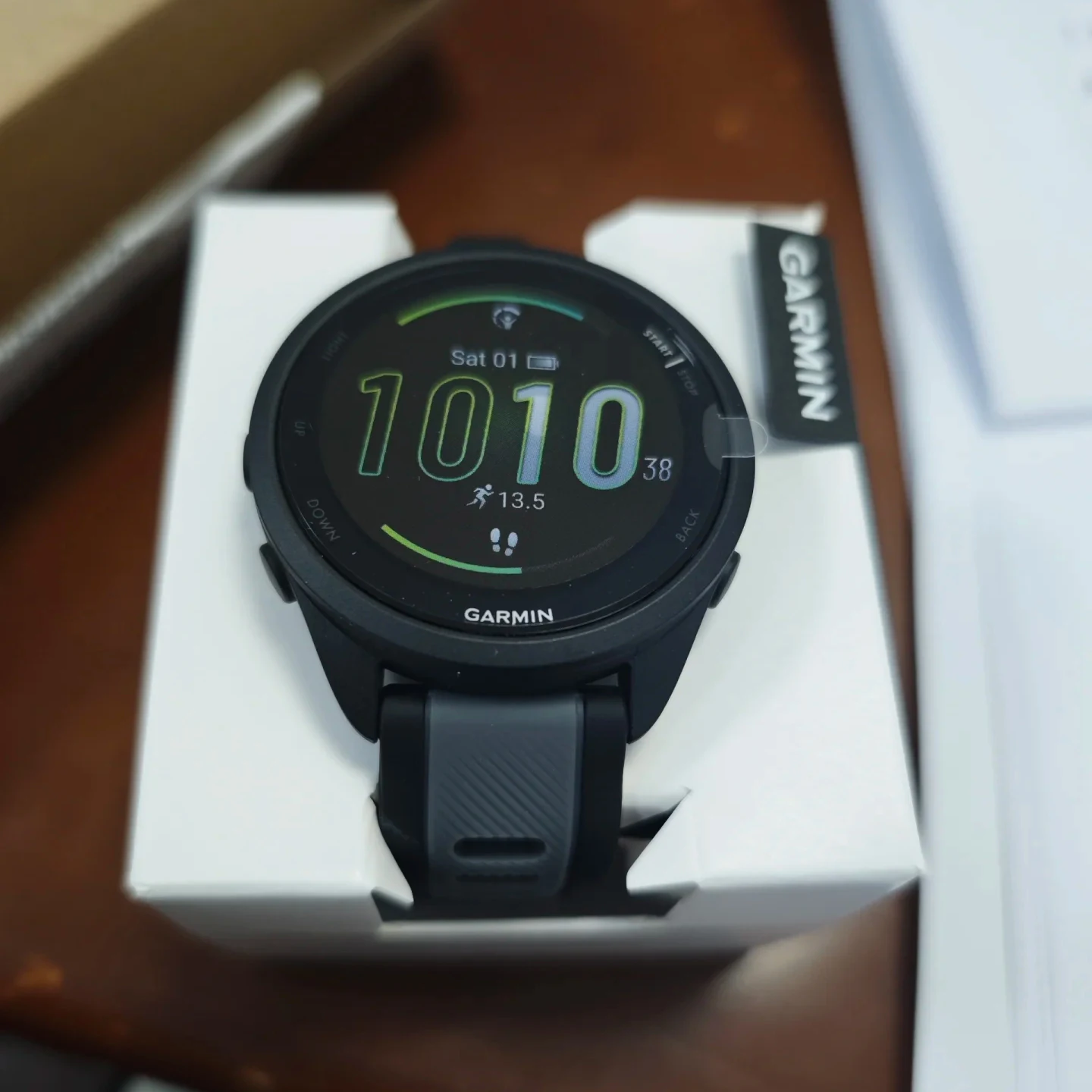 Garmin Forerunner 165 GPS Running Smartwatch AMOLED Touchscreen 11 يومًا بطارية عمر التدريب المقاييس وانصارات الانتعاش