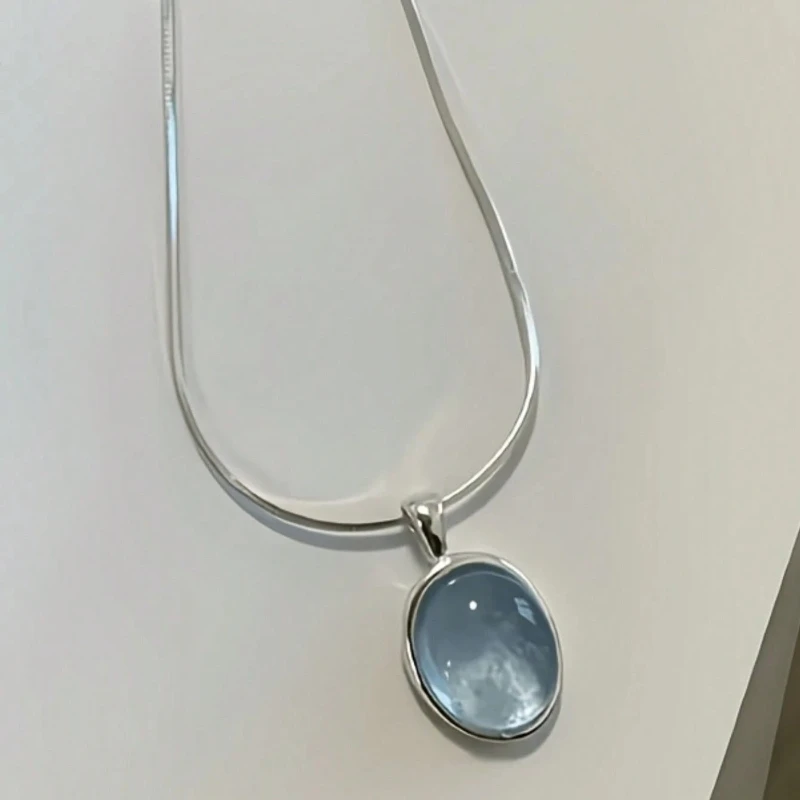 Simple Retro Oval Aquamarine Pendant Necklace for Women Girls Luxury Snake Chain Necklace Fashion Temperament Jewelry Gifts