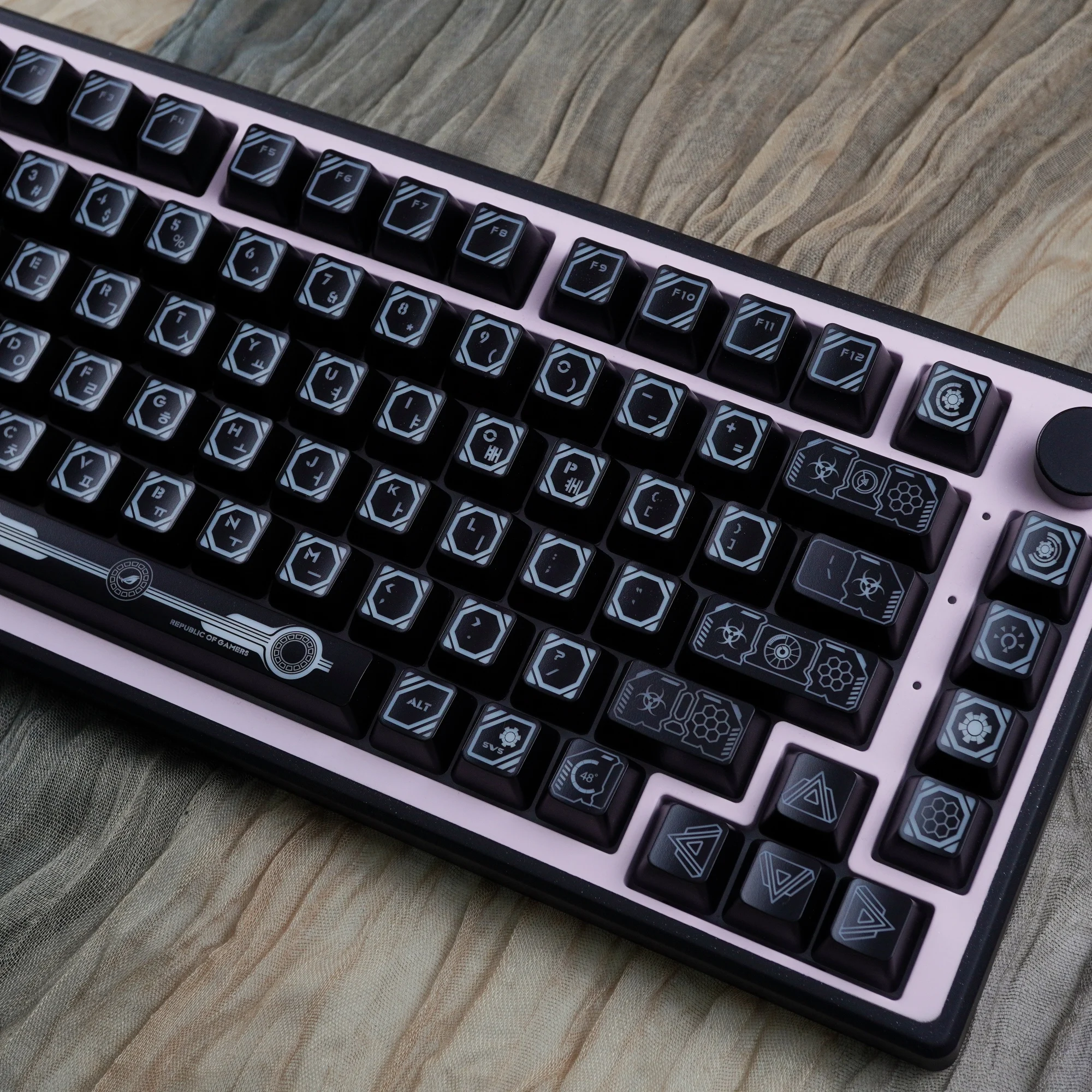 

MAIMOOO Korean Keycaps OEM Profile Project Source Theme Black Translucent Personalized Hangul Keycaps for Mechanical Keyboard