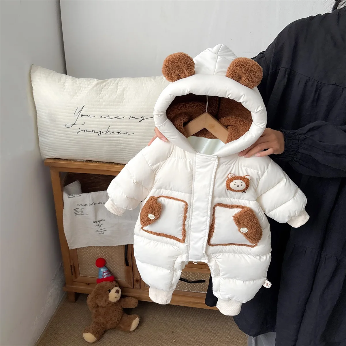 

Комбинезоны UNITIM для новорожденных девочек, утепленные комбинезоны с капюшоном и мультяшной аппликацией для маленьких мальчиков, зимние детские боди для маленьких девочек