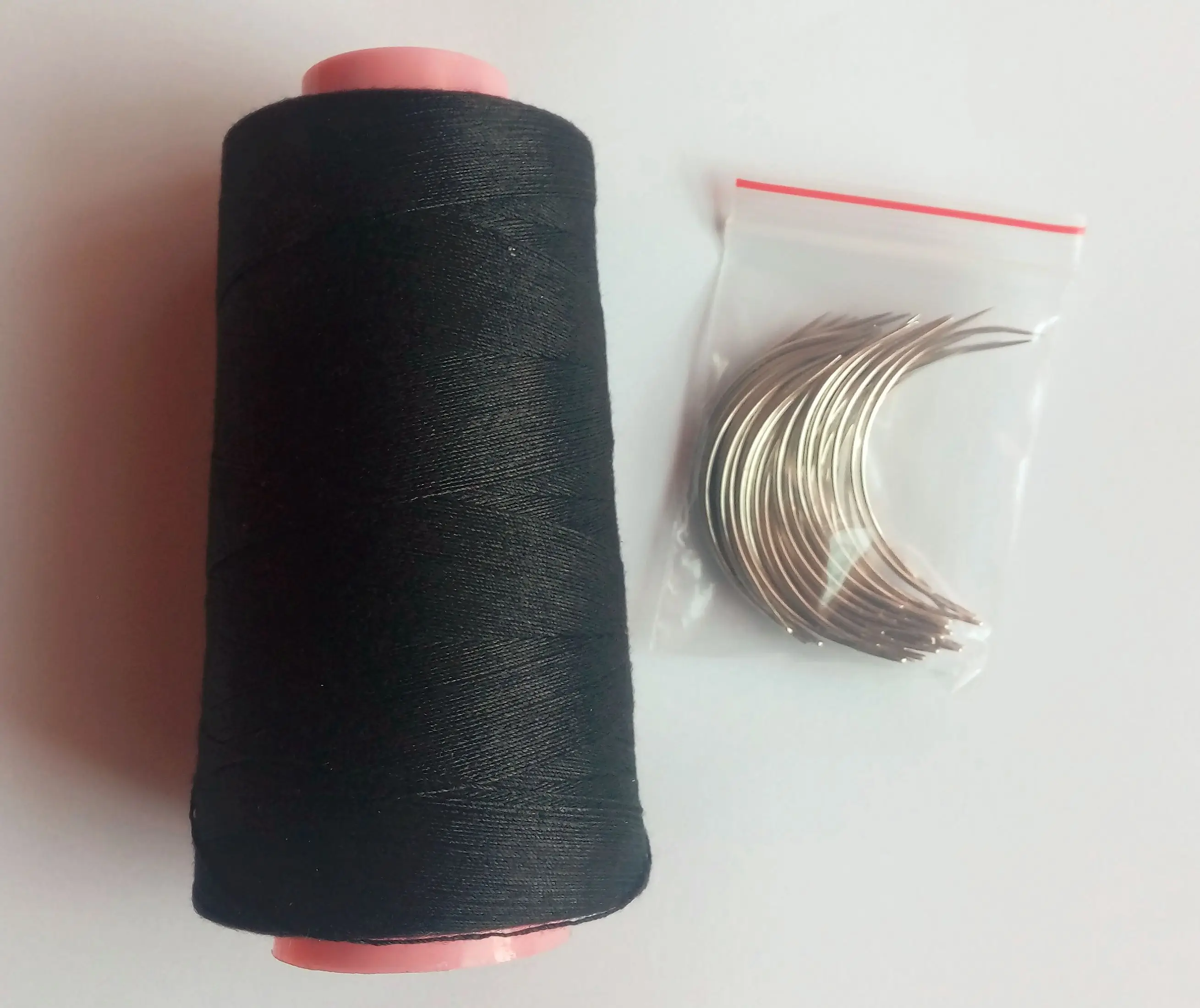 25 Stück C-Nadeln mit Geschenk: 1 Rolle schwarzer Baumwollfaden, Webfaden, Haarwebfaden – Detail 1